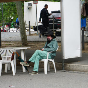 Oază de Smarald într-un Bazar Urban